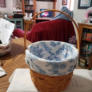 Vintage Longaberger Basket Round with Square Bottom 2000
